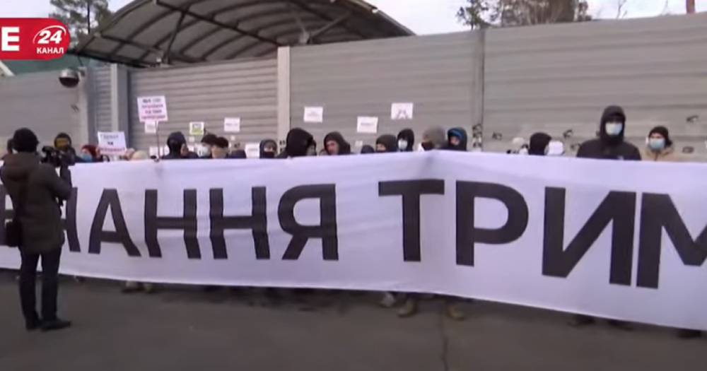 В Конче-Заспе возле резиденции Зеленского прошла акция в поддержку Стерненко и Антоненко (видео)