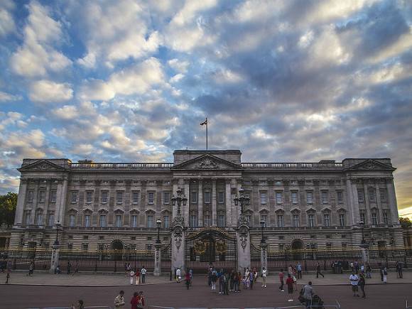 Букингемский дворец пообещал ответить на скандальное интервью принца Гарри и его жены
