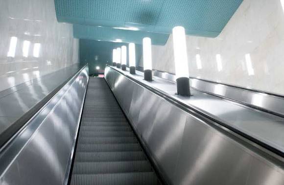 Девушка пожаловалась в полицию на извращенца на эскалаторе метро