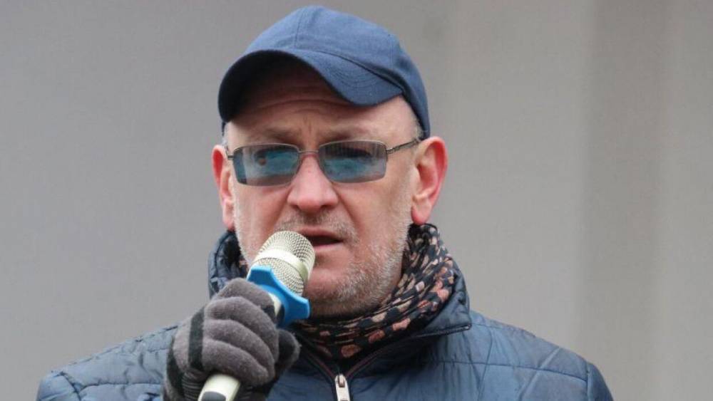 Депутат Резник скрылся от полиции в здании петербургского ЗакСа