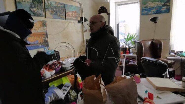 Опубликованы первые фото из квартиры, где задержали петербургского депутата Резника