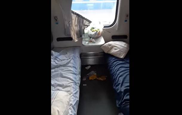 Опубликовано видео мусора в купе поезда после спортсменов