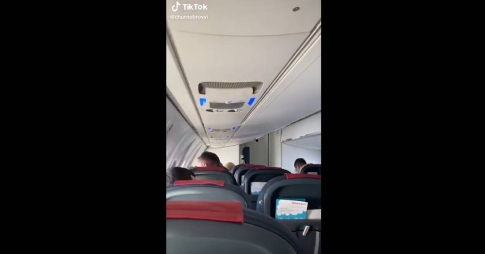 Видео с пилотом, якобы пошутившим над россиянами в небе над Крымом, оказалось фейком (видео)