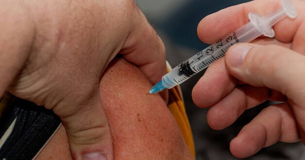 В Украине запустили специальную форму для вакцинации общественных деятелей
