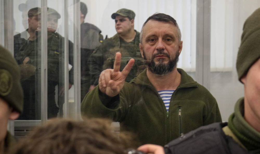 Дело Шеремета: Антоненко остался под стражей, под судом произошли столкновения с полицией