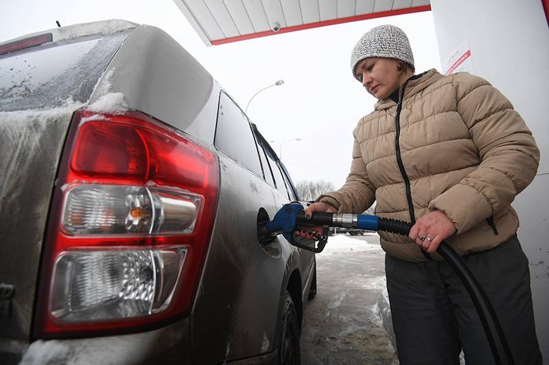 Минэнерго посчитало цену на бензин в России несправедливо низкой