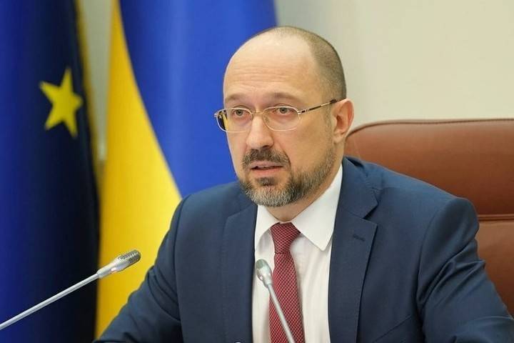 Премьер Украины раскрыл годовую зарплату и имущество