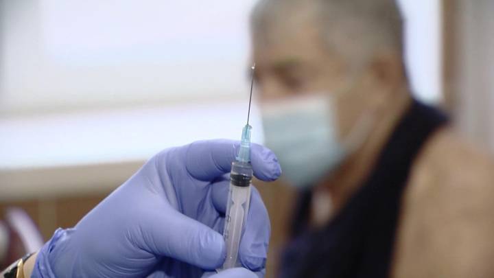 ФАС снизила в 2 раза цену вакцины "ЭпиВакКорона"