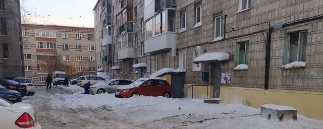 В Томске сотрудника УК оштрафовали на 50 тысяч рублей за рухнувший на машины снег