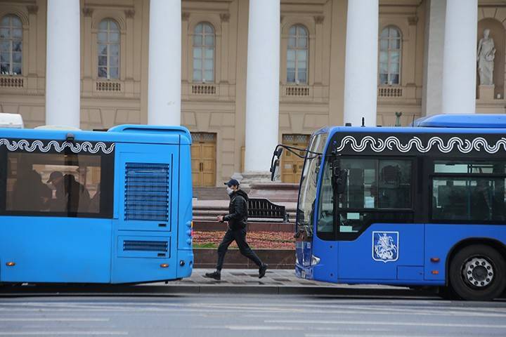 Маршруты шести автобусов изменили на внешней стороне Садового кольца из-за ДТП