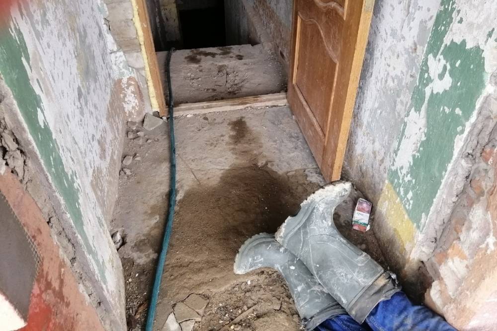 В Иванове мертвого мужчину нашли в полузатопленном подвале ремонтируемого здания