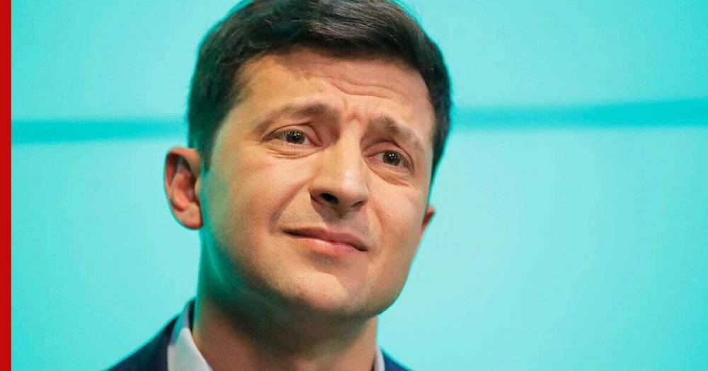 Опрос: Зеленскому не доверяют более половины граждан Украины