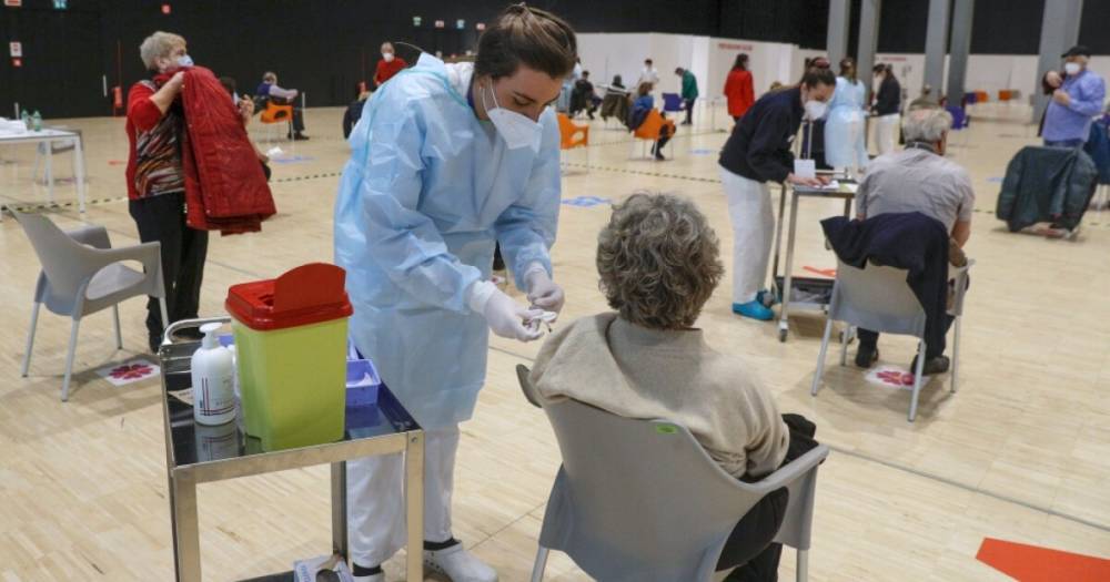 В Италии медиков в случае отказа от COVID-вакцинации будут отстранять от работы