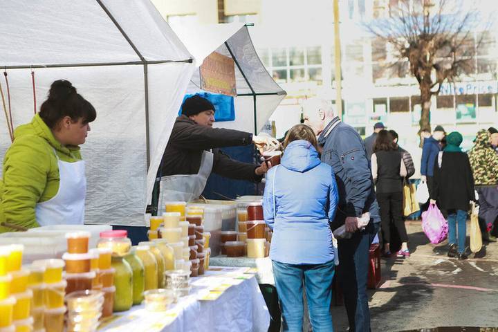 На ярмарке выходного дня в Рязани торговали продуктами сомнительного качества