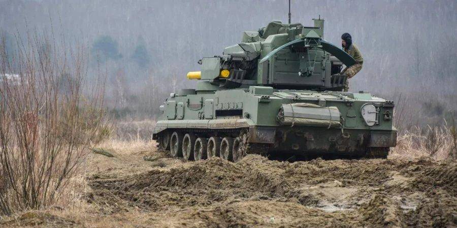 Провели заседание. В НАТО обеспокоены наращиванием российской военной мощи возле границы Украины — Reuters