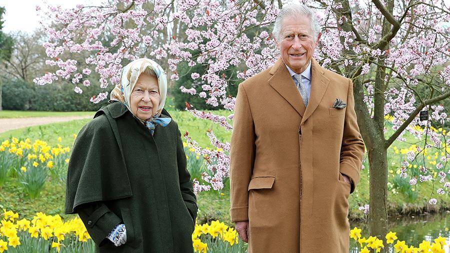 Принц Чарльз посетил свою мать королеву Елизавету II после смерти отца
