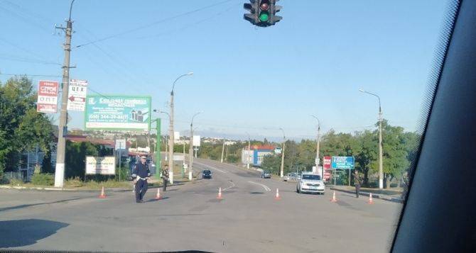 Завтра ограничат движение через путепровод в Луганске