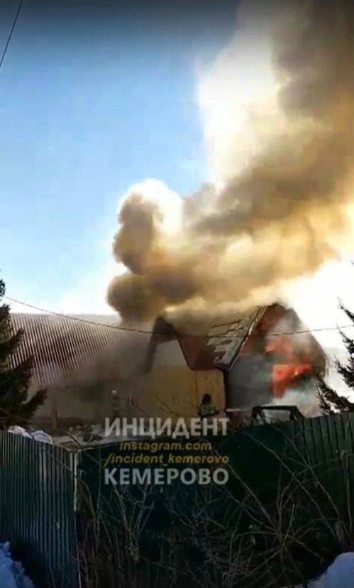 Пожар в садовом товариществе в Кемеровском районе сняли на видео