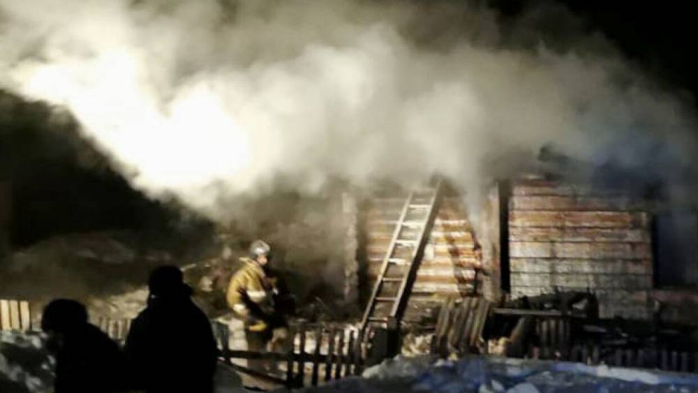Житель Сочи стал жертвой ночного пожара в бараке