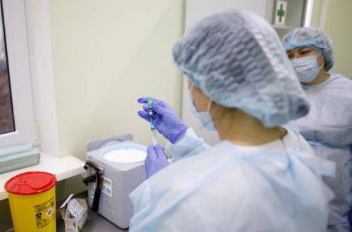 Стало известно, когда украинцы смогут прививаться от коронавируса в частных клиниках