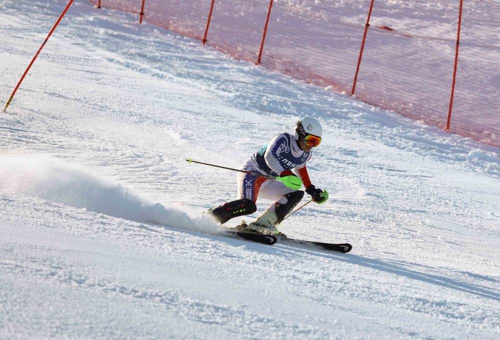 Полсотни сахалинских горнолыжников встретились на соревнованиях