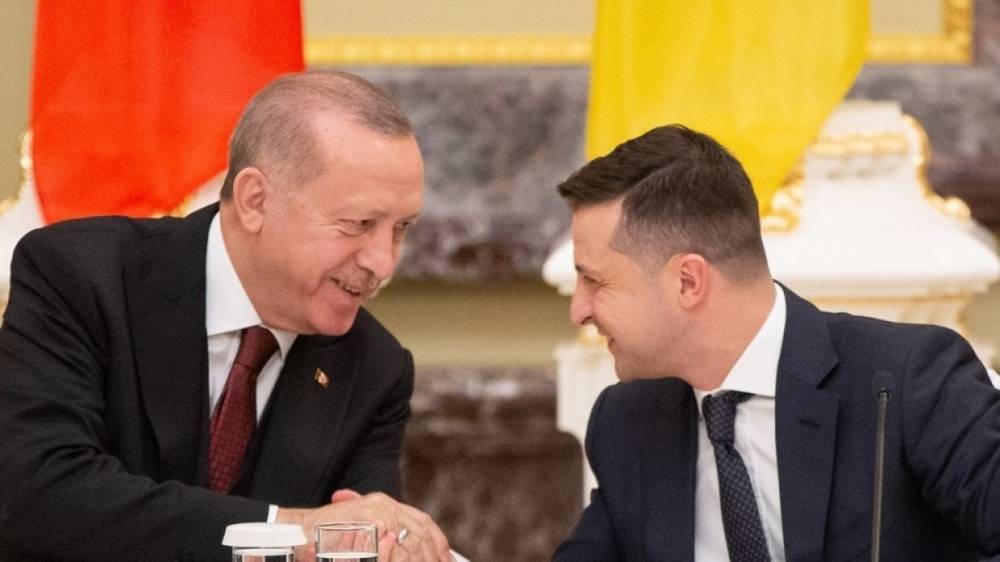 Эрдоган и Зеленский проводят официальную встречу в Стамбуле