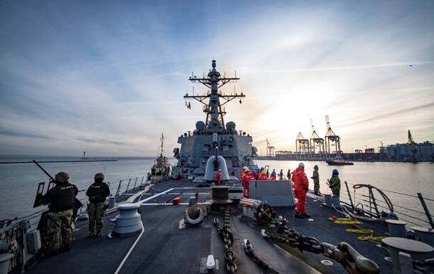США направила в Черное море два эсминца