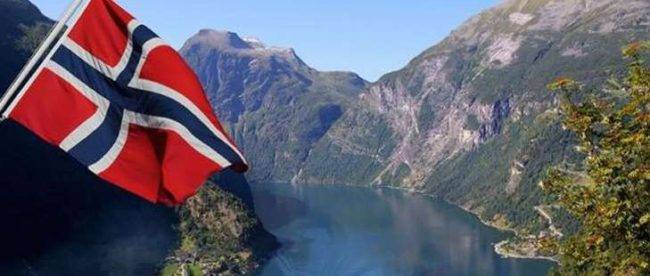 Премьер Норвегии была оштрафована за любовь к праздничным посиделкам