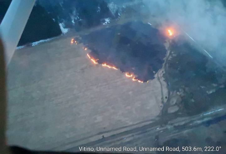 Пилот сфотографировал горящие в Ломоносовском районе поля