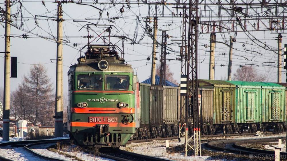 Грузовой поезд насмерть сбил мужчину под Челябинском