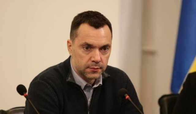 Арестович заявляет, что на режиме прекращения огня на Донбассе "крест не поставили": Юридически он существует, речь идет о том, чтобы к нему вернуться