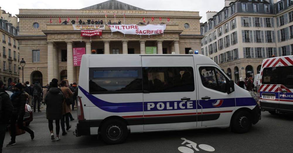 В Париже неизвестный устроил стрельбу возле больницы: есть жертвы