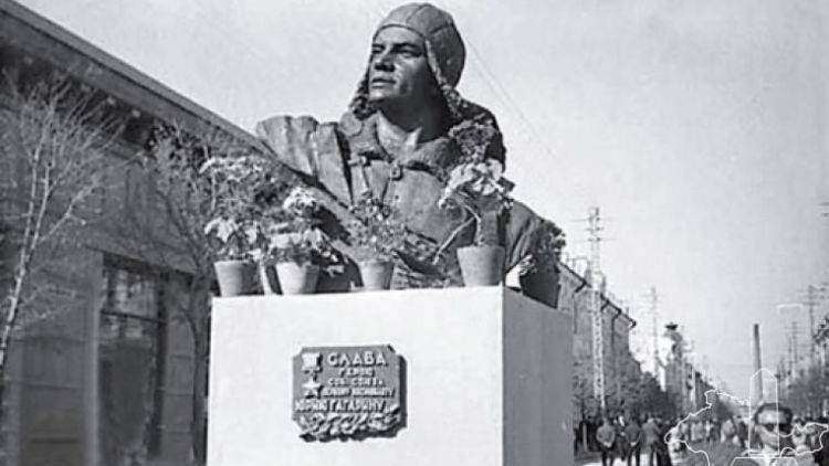 Как в Симферополе появился первый памятник Гагарину, а потом исчез