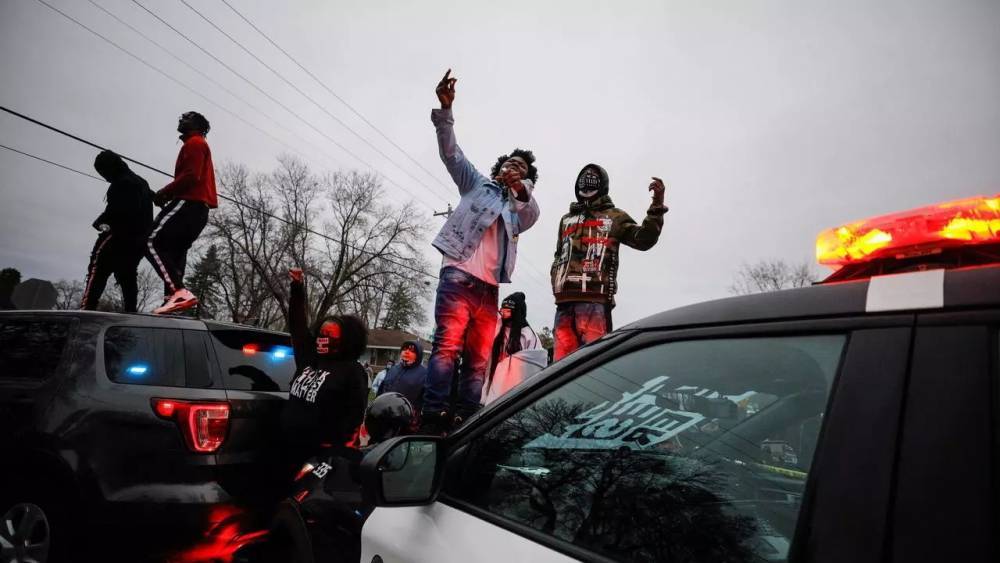 В Миннеаполисе опять начались погромы после гибели афроамериканца