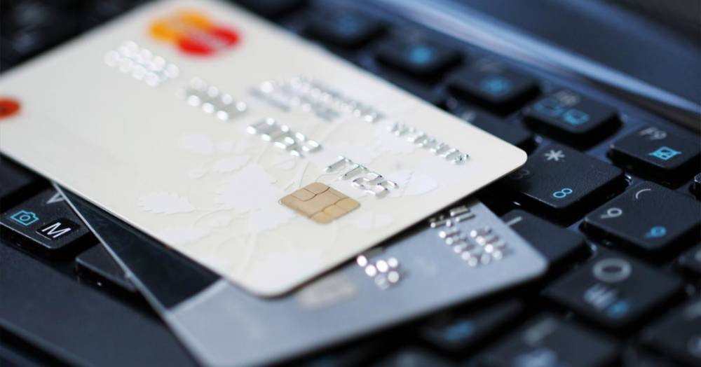 Приватбанк и Ощадбанк существенно поднимут стоимость обслуживания счетов и карт