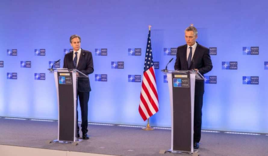 Генсек НАТО и госсекретарь США выразили единую позицию о неприемлемости наращивания войск РФ у границ с Украиной