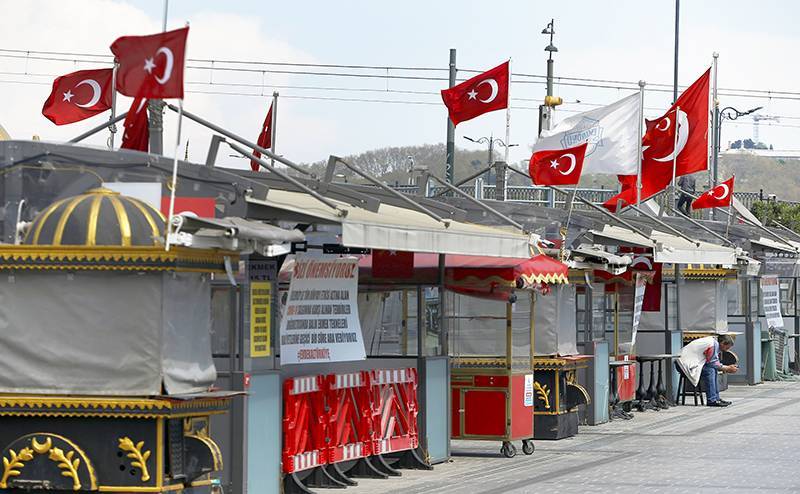 В Турции массово закрываются бары и рестораны