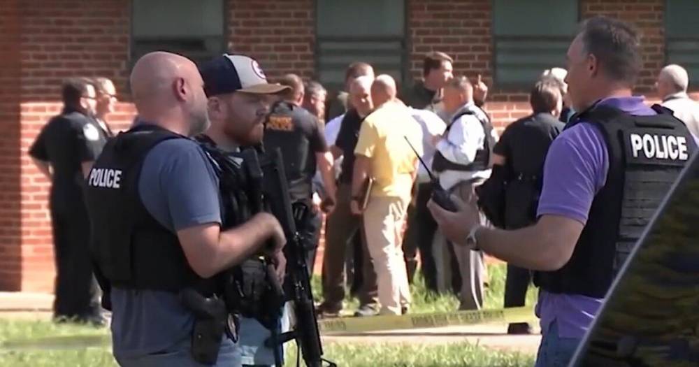 В США полицейский убил школьника, открывшего стрельбу в школе (видео)