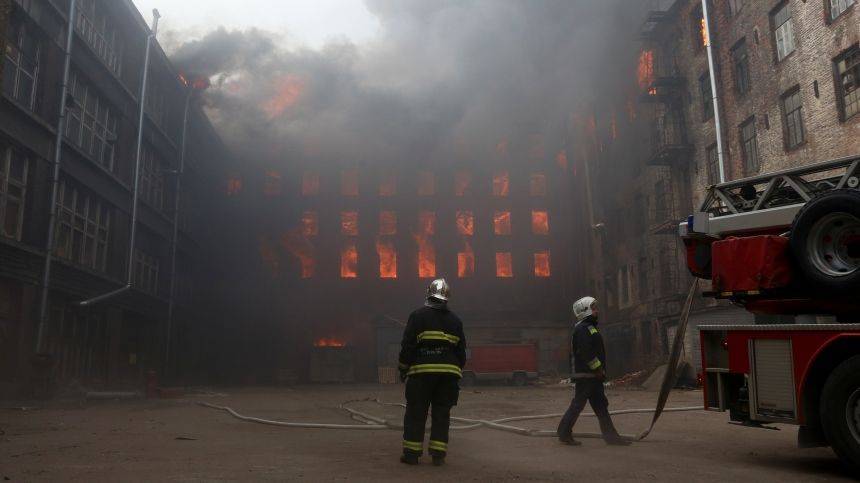 Погибшего в Петербурге пожарного и его пострадавших коллег наградят