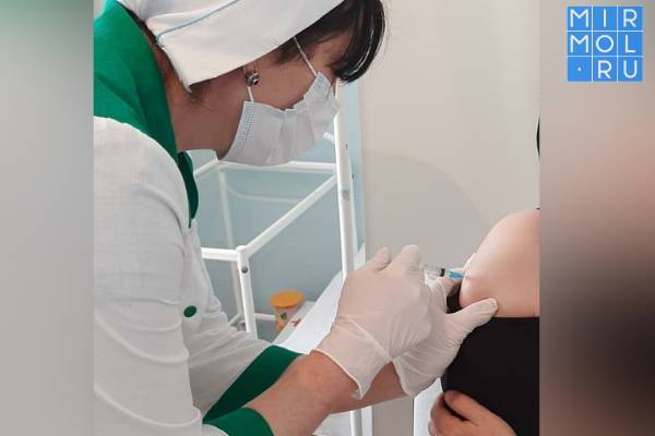 Вакцинация от коронавируса проходит в сельских поселениях Акушинского района