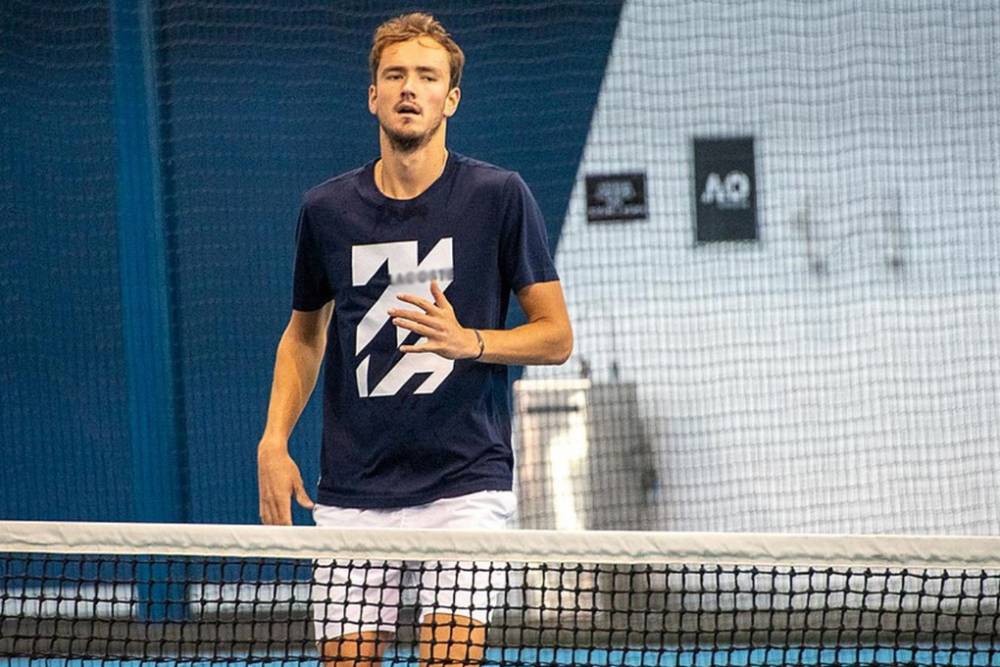 Теннисист Медведев снят с турнира в Монако из-за заражения коронавирусом