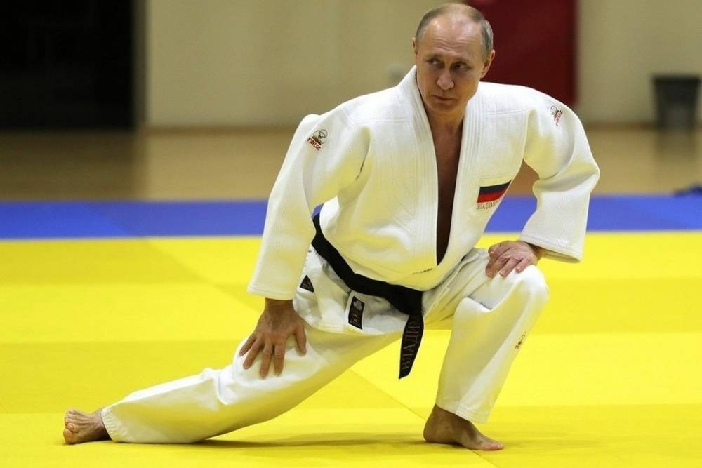Воин Путин в кимоно прорекламировал соревнования по самбо в Африке