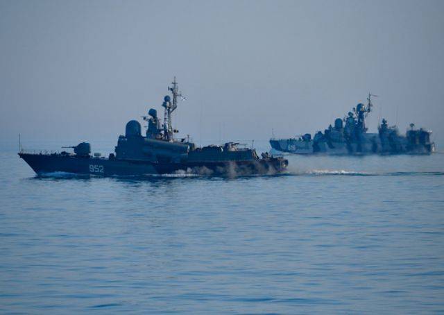 Россия направила 15 военных кораблей из Каспийского в Черное море