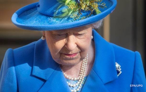 Елизавета II вернулась к королевским обязанностям