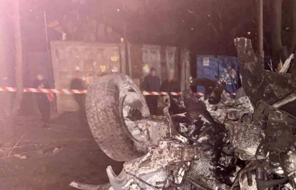 Страшное ДТП в Одессе, авто превратилось в груду металла, влетев во двор дома: "Внутри было пять человек..."