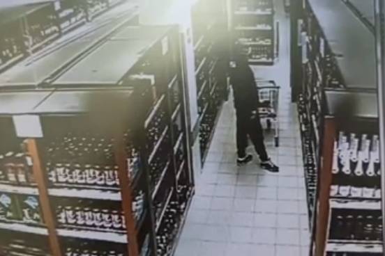 Солидный мужчина 18 раз похитил алкоголь из магазинов в Нижегородской области