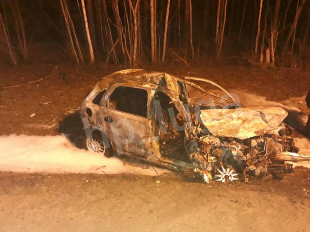 Водитель сгорел заживо в своей машине после столкновения с грузовиком возле Толмачево