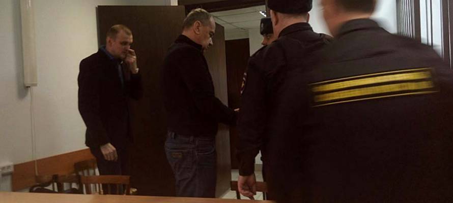 Адвокаты обвиняемого во взяточничестве экс-главы Минтранса Карелии требуют направить дело в Верховный суд России