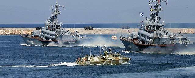 Корабли ВМФ России вышли в Черное море для проведения учений