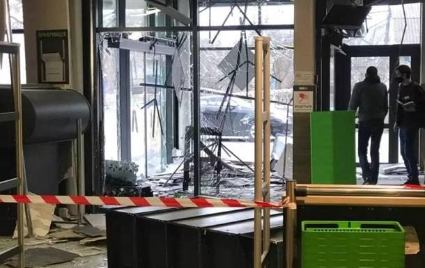В Киевской области в магазине взорвали банкомат